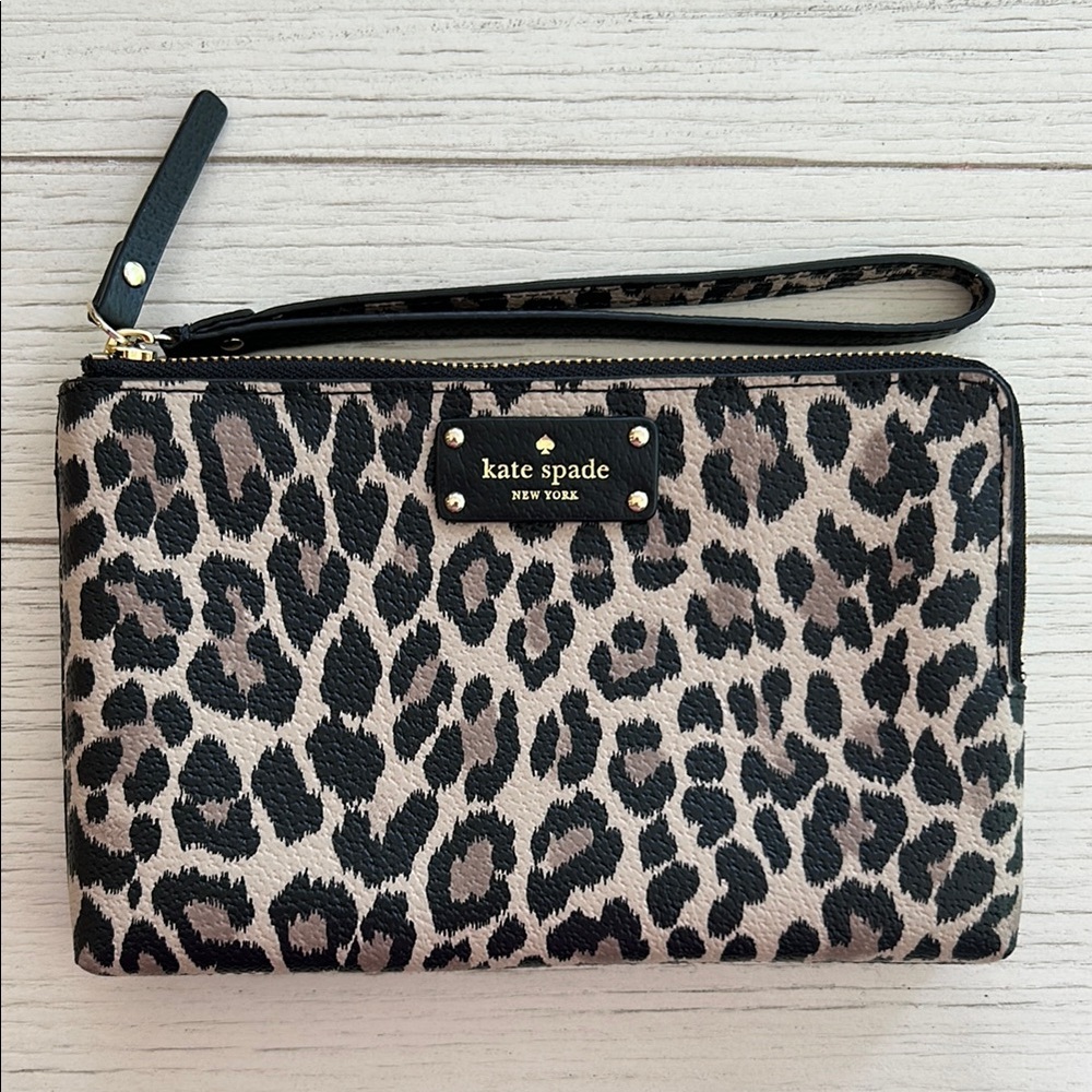 NWOT Kate Spade Leopard Print Wristlet Wallet
